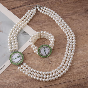 Set di Gioielli con Perle Trendy con Charm del Simbolo dell'Associazione Nazionale delle Donne Universitarie per Collana e Bracciale - Product Image 2