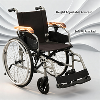 Fauteuil roulant manuel pliant avec accoudoir amovible et réglable en hauteur pour personnes âgées