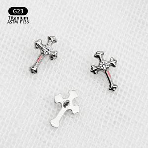 Bijou de piercing en alliage de titane G23, forme croix de 8 mm avec incrustation de zircon, pour cartilage d'oreille, lèvre, langue. - Product Image 3