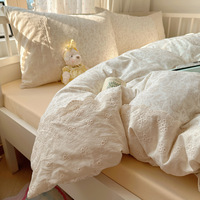 Parure de lit populaire en polyester ultra doux à motif floral, taille King, avec housse de couette à volants et dentelle