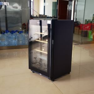 Mini-réfrigérateur Unitech 168L à porte vitrée, pour bière et boissons, température unique, noir, 4 étagères - Product Image 5