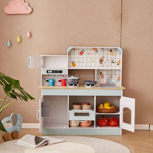 Cuisine de jeu en bois chaleureuse avec machine à glaçons, ustensiles de cuisine, cuisinière qui s'allume et sonore pour enfants - Product Image 2