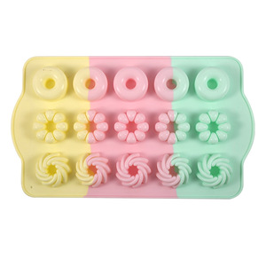 Juego de Moldes de Silicona de Grado Alimenticio con Formas de Dibujos Animados Multicolor para Hornear, Hacer Chocolate, Galletas, Mousse, Hielo y Comida para Bebés - Product Image 1
