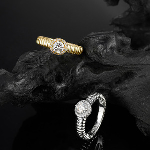 Anillo Texturizado de Plata Pura S925 con Incrustaciones de Moissanita, Clásico para Propuesta, Regalo para Novia y Amante - Product Image 4