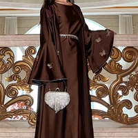Robe de soirée élégante de luxe Eid Dubai Kaftan, manches évasées, ensemble Abaya en satin pour femmes musulmanes avec ceinture en diamants