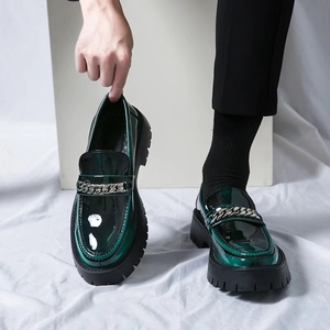 Mocassins plateforme pour hommes en cuir synthétique <span class=keywords><strong>d</strong></span>égradé de qualité supérieure, chaussures habillées à enfiler tendance avec accent métallique, sans semelle pour hommes - Product Image 1