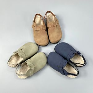 Chaussons unisexes chauds en similicuir suédé doux pour l'automne et l'hiver, sabots doux avec boucle - Product Image 1