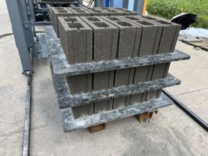 Chất Lượng Cao Gmt Interlock Khối Máy Làm Khay Cho Gạch Và <span class=keywords><strong>B</strong></span>ê Tông Xi Măng Sản Xuất <span class=keywords><strong>B</strong></span>án Hàng Nóng - Product Image 6