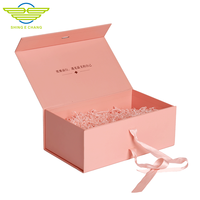 Boîte cadeau de luxe rose carrée en carton ondulé avec ruban, fermeture magnétique, style livre