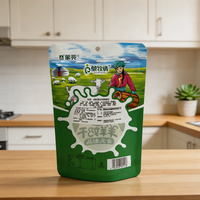 Sachet alimentaire vertical avec vernis brillant, graphismes couleur et fermeture robuste pour chocolats, biscuits, bonbons et snacks de détail