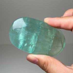 Piedra de la Palma de la Mano de Fluorita Verde Pulida al por Mayor, Piedra de la Preocupación, Cristal Curativo, Adorno Espiritual de Feng Shui, Decoración del Hogar - Product Image 1