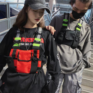 Hip Hop Streetwear Chaleco reflectante plateado con arnés funcional Bolsa <span class=keywords><strong>de</strong></span> pecho Nueva mochila con bolsa <span class=keywords><strong>de</strong></span> cintura delantera con patrón impreso - Product Image 4