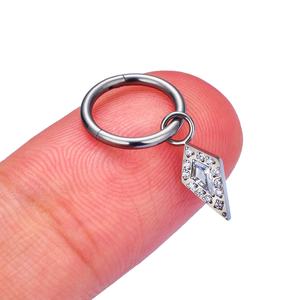ASTM F136 titanio circón geométrico cuadrado gota pendientes TPave CZ Huggie Clip <span class=keywords><strong>en</strong></span> anillo de nariz para hombres piercing titanio - Product Image 3