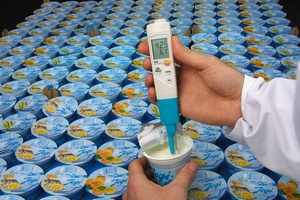 ชุดเครื่องมือวัดค่า pH ดิจิตอล Testo 206-pH2 (0563 2062) สำหรับชีส โยเกิร์ต และวัตถุกึ่งแข็ง ช่วงการวัด 0-14 pH พร้อมเซ็นเซอร์ภายนอก - Product Image 3
