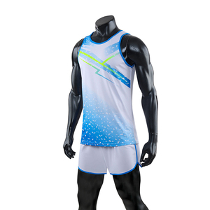 Corre con confianza en este traje de correr de poliéster de secado rápido completo con forro de secado rápido disponible como conjunto de dos piezas - Product Image 2