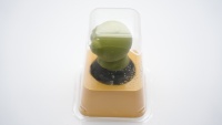 Crème glacée de haute qualité en forme d'extraterrestre, saveur chocolat et biscuits, forme originale et unique, crème glacée congelée