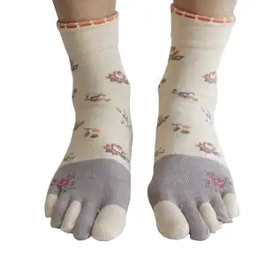 Custom 5 toe cotton non slip pilates socks latex anti slip rubber yoga grip 5 finger socks with 5 toe