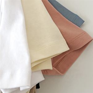 Maglietta slim fit da donna a maniche corte ricamata in bianco con stampa personalizzata in morbido cotone 100% di alta qualità - Product Image 4