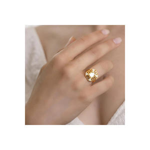 Anillo de Eternidad Baguette de Oro de 22 Quilates con Incrustaciones de Latón Brillante, Oro de 18K Certificado GRS, Gema de Cobre Ortodoxa - Product Image 3
