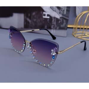2025 nuova moda <span class=keywords><strong>occhiali</strong></span> da <span class=keywords><strong>sole</strong></span> con struttura in lega arancione Cat Eye <span class=keywords><strong>occhiali</strong></span> da <span class=keywords><strong>sole</strong></span> da ragazza squisiti con strass decorativi senza cornice - Product Image 2
