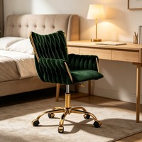 Fauteuil de bureau en velours vert capitonné à dossier haut, siège pivotant réglable en hauteur, base en métal doré avec roulettes