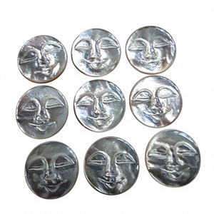 Cabujón de Concha de Nácar Tallado con Cara Feliz para Fabricación de Joyas al por Mayor - Product Image 1