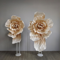 Fournisseur de décorations de mariage, fleurs artificielles de grande taille, fleurs décoratives en papier de couleur rose vif pour les événements de mariage et les fêtes