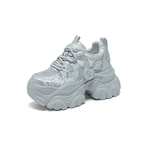 Baskets compensées pour femmes de 9 cm, collection été 2026, légères, respirantes, avec empiècements en maille - Product Image 2