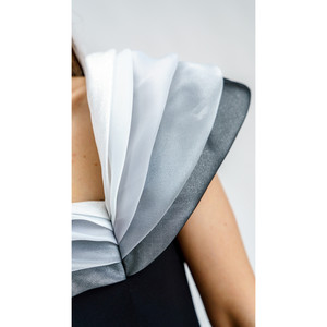 Elegancia Esculpida en Seda - Product Image 3