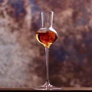 <span class=keywords><strong>Verre</strong></span> <span class=keywords><strong>à</strong></span> <span class=keywords><strong>vin</strong></span> en forme de <span class=keywords><strong>tulipe</strong></span> en <span class=keywords><strong>verre</strong></span> soufflé <span class=keywords><strong>à</strong></span> la main résistant <span class=keywords><strong>à</strong></span> la chaleur, avec un long pied, <span class=keywords><strong>verre</strong></span> <span class=keywords><strong>à</strong></span> <span class=keywords><strong>vin</strong></span> rouge décoratif - Product Image 2