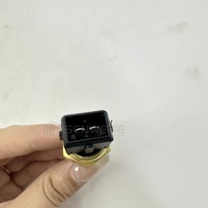 Capteur de température Senwitt SP123107 à borne filetée pour la surveillance de la température de l'eau des excavateurs - Product Image 4