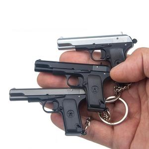 Mini <span class=keywords><strong>pistolet</strong></span> porte-clés réaliste modèle TT33, emballé individuellement comme un breloque de collection pour les amateurs de pistolets militaires - Product Image 5