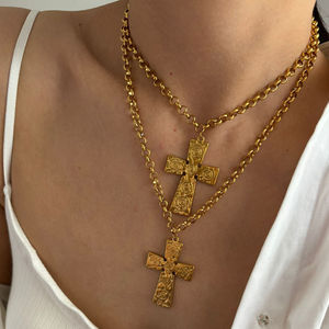 Collier YF8266 rétro en forme de croix, de crocodile et de cœur, personnalité féminine, plaqué or 18 carats, acier inoxydable imperméable - Product Image 5