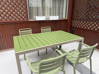 Ensemble de salle à manger d'extérieur moderne vert sauge, grande table et chaises en aluminium pour 8 personnes, mobilier de jardin résistant aux intempéries, terrasse de villa