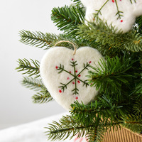 Ensemble de mini ornements de Noël en feutre de laine, pendentifs 3D faits à la main en forme de flocon de neige, d'arbre et de cœur pour décorations de table de fête de Noël et cadeaux