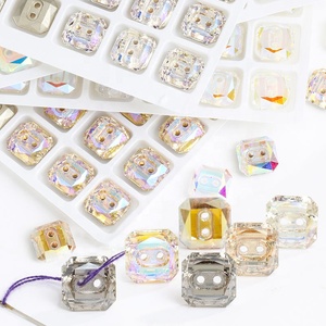 Xichuan 스퀘어 팔각형 플랫백 크리스탈 유리 <span class=keywords><strong>2</strong></span> 홀 스톤 라인 석 버튼 로고 맞춤 액세서리 버클 의류에 바느질 - Product Image 2