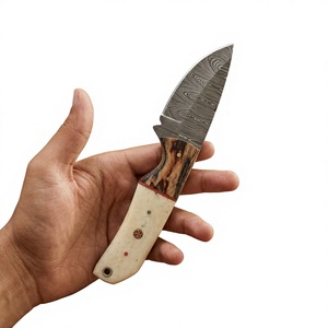 Couteau à lame fixe en acier damas avec manche en os pour la chasse - Product Image 1
