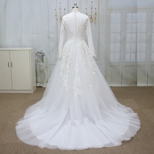 فستان زفاف إسلامي أنيق ومخصص بطول الكلمة مع دانتيل بأكمام طويلة وياقة دائرية وسحاب - Product Image 6