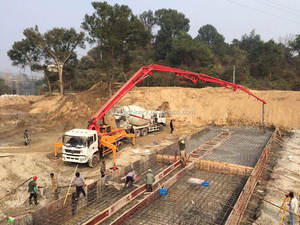 Camión bomba de hormigón con pluma de 17m, 38m, 42m, 47m, 48m, 53m, 56m, 63m de la fábrica China JIUHE en venta - Product Image 2