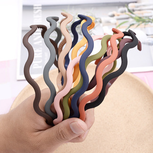 <span class=keywords><strong>Serre</strong></span>-têtes en plastique ondulés en zigzag avec <span class=keywords><strong>peigne</strong></span> à dents, accessoires pour femmes, hommes et filles, finition mate Morandi - Product Image 1