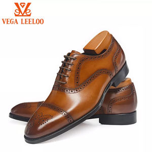 Stile britannico Scolpito pattini di Cuoio Genuini Brogue <span class=keywords><strong>Scarpe</strong></span> Lace-Up Bullock Uomini D'affari Oxfords <span class=keywords><strong>scarpe</strong></span> da <span class=keywords><strong>uomo</strong></span> All'ingrosso - Product Image 2