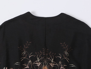 Maßgeschneidertes 2026 Damenkleid mit V-Ausschnitt, Taillenbindung, Langen Ärmeln und Blumenmuster, Europäischer Stil Großhandel OEM ODM China Fabrik Vintage-Kleid - Product Image 6