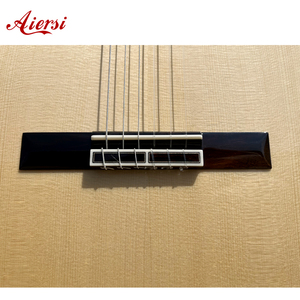 <span class=keywords><strong>Guitarra</strong></span> Clásica <span class=keywords><strong>de</strong></span> Cuerdas <span class=keywords><strong>de</strong></span> Nylon Aiersi, Cuerpo con Incrustaciones <span class=keywords><strong>de</strong></span> Arce Rizado, Gran Sonido, Hecha a Mano con Habilidad Española, Modelo Chamber Concert - Product Image 5