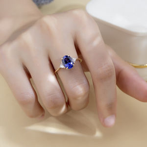 Anillo de compromiso de zafiro con forma ovalada de oro de 14 quilates Messi Jewelry MSR-1794 - Product Image 5