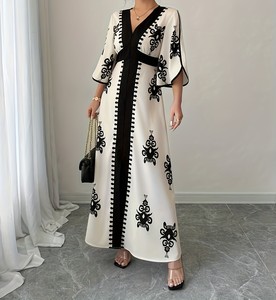 Robe longue en mousseline de soie à imprimé cachemire, col en V, manches évasées, style vintage décontracté et élégant pour les vacances et les soirées estivales - Product Image 1