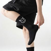 Chaussettes mi-mollet unisexe respirantes en tricot, motif visage souriant Hip-Hop inversé pour design Swoosh, usage quotidien, noir et blanc numérique