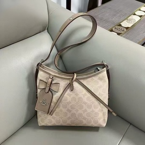 Sacs à <span class=keywords><strong>main</strong></span> en cuir PU personnalisés au design unique, sacs à <span class=keywords><strong>main</strong></span> à bandoulière tendance et bon marché, sacs à <span class=keywords><strong>main</strong></span> de <span class=keywords><strong>classe</strong></span> pour femmes - Product Image 3