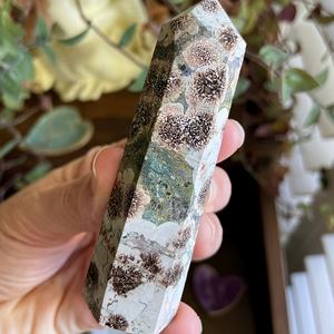 Vente en gros de cristaux de guérison de haute qualité, artisanat en agate de cerisier vert naturel, sculpture pour cadeaux de la Saint-Valentin - Product Image 2