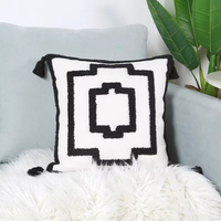 Housse de coussin décorative à rayures noires, style marocain, avec pompons, pour canapé, salon, chambre à coucher, 1 pièce