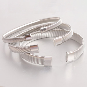 Bracelet ouvert géométrique élastique en acier inoxydable doré 6 mm, bijoux unisexes, bracelet tendance - Product Image 2